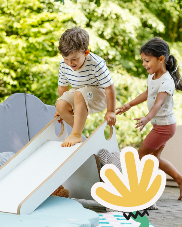 Drevená Montessori šmykľavka pre deti Plush Nest